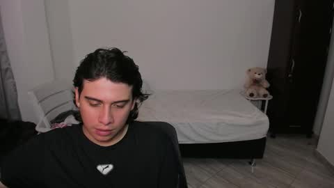 Snapshot of sweetlian_04 chatting on December 2025 02:40:01 AM Lian online show from December 2025 02:40:01 AM