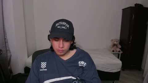 Snapshot of sweetlian_04 chatting on December 2025 01:35:02 AM Lian online show from December 2025 01:35:02 AM