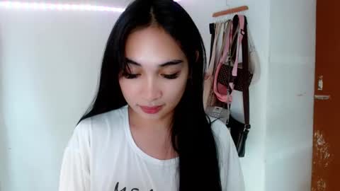 Snapshot of sweetlilly_18 chatting on February 2025 02:38:02 PM Lilly online show from February 2025 02:38:02 PM