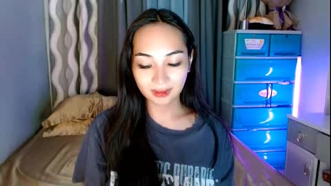 Snapshot of sweetlilly_18 chatting on June 2026 05:32:02 AM Lilly online show from June 2026 05:32:02 AM