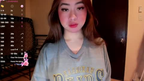 Snapshot of sweetlovepinay04 chatting on July 2026 04:04:01 AM Zoe online show from July 2026 04:04:01 AM