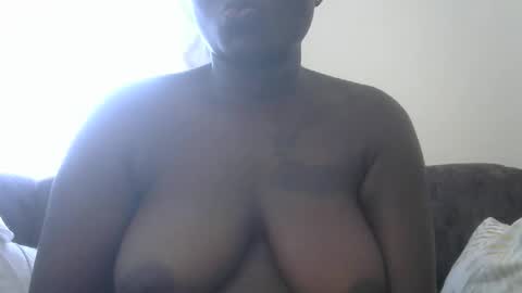 Snapshot of sweetluchi chatting on October 2025 05:55:01 AM Luchi and bloomy online show from October 2025 05:55:01 AM