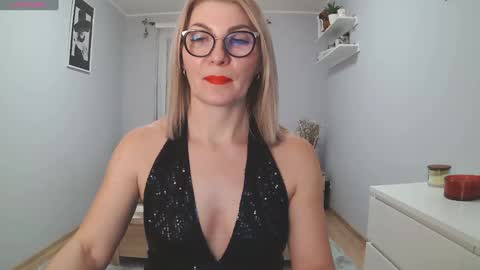 sweetmarthaaa online show from December 2024 03:54:02 PM