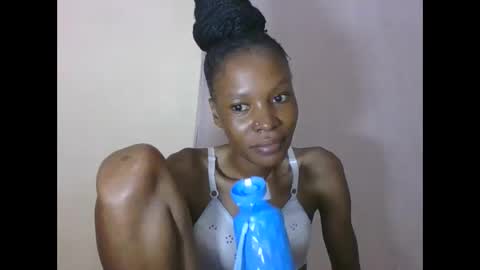 ESTHER online show from January 2026 02:06:01 AM