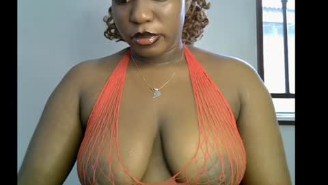 Snapshot of sweetpetitgirl chatting on June 2026 08:06:01 AM LILY BRANDY online show from June 2026 08:06:01 AM