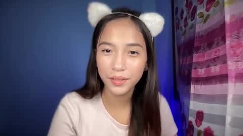 Mia online show from November 2025 03:37:02 PM