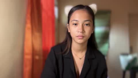 Mia online show from March 2026 12:06:01 AM