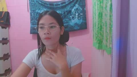 Snapshot of sweetsexygirl20 chatting on June 2026 05:45:02 AM Mia online show from June 2026 05:45:02 AM