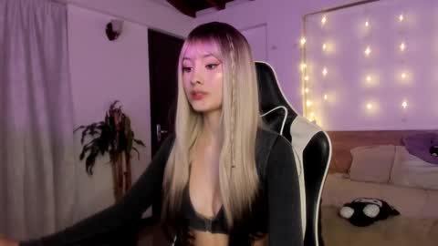 Cat independent model  online show from February 2025 05:23:01 AM