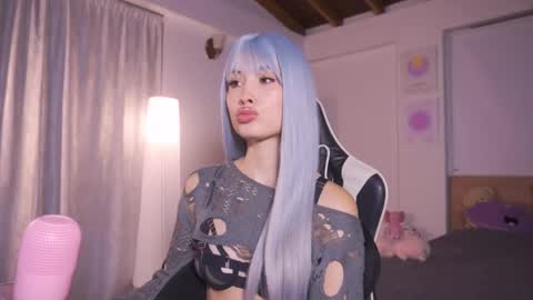Cat independent model  online show from October 2025 02:29:01 AM