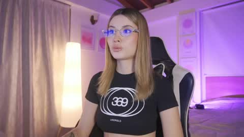 Snapshot of sweett_catt1 chatting on May 2026 02:08:02 AM Cat independent model online show from May 2026 02:08:02 AM