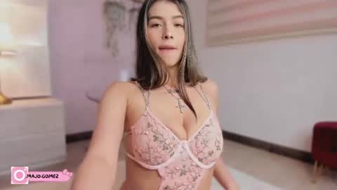 Snapshot of sweett_mia1 chatting on June 2026 01:21:02 PM M I A online show from June 2026 01:21:02 PM