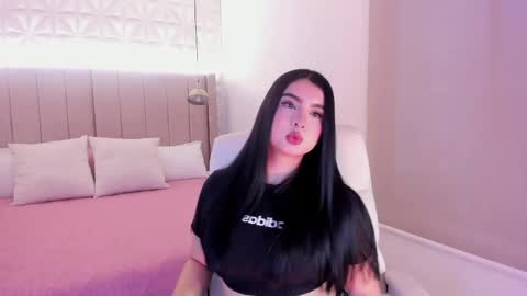 Snapshot of sweety_nicole_ chatting on May 2026 02:24:02 PM sweety nicole 3 online show from May 2026 02:24:02 PM