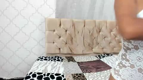 swett_mila_ online show from November 2025 12:05:01 PM