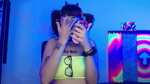 Snapshot of sxdbxtch chatting on May 2026 01:21:02 AM Alice Phantom online show from May 2026 01:21:02 AM