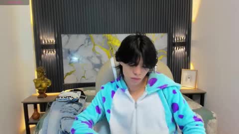 sylasfrost online show from November 2025 07:13:01 PM