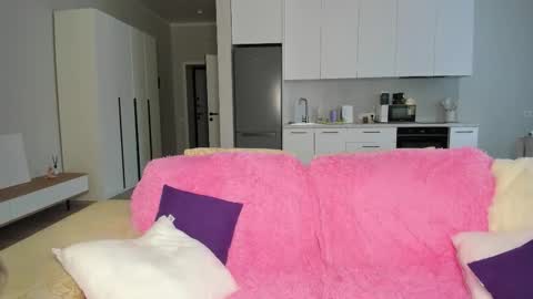 Mila online show from November 2025 08:31:02 AM