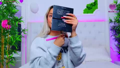 Snapshot of taahiraarabian chatting on September 2025 12:10:01 PM Arianna online show from September 2025 12:10:01 PM