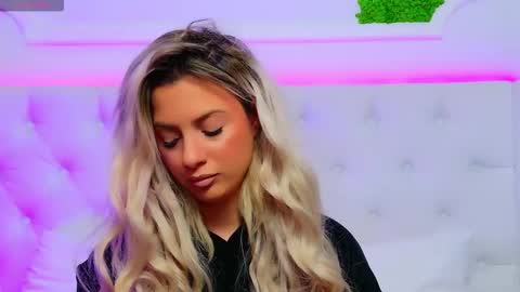 Arianna online show from November 2025 01:43:01 PM