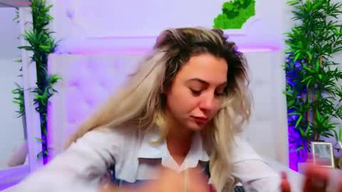 Arianna online show from November 2025 01:32:02 PM