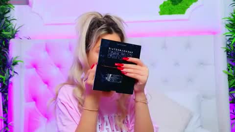 Arianna online show from November 2025 01:06:01 PM