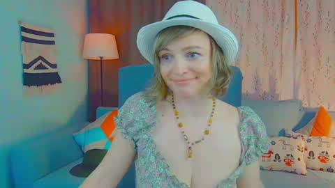 Mia online show from December 2024 12:40:02 PM