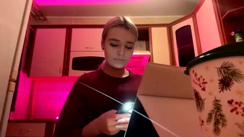 Mia online show from February 2026 06:26:01 PM