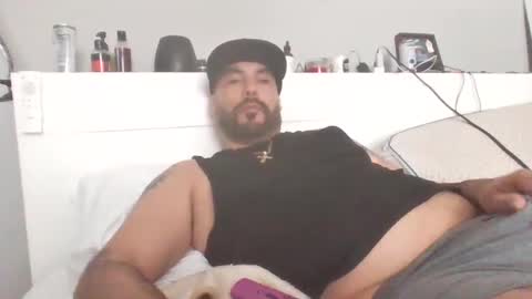 Snapshot of talllatino310 chatting on February 2025 07:35:02 PM talllatino310 online show from February 2025 07:35:02 PM