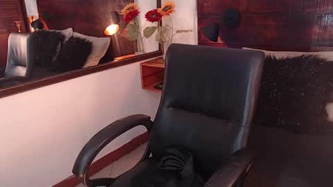    online show from February 2025 06:27:02 PM