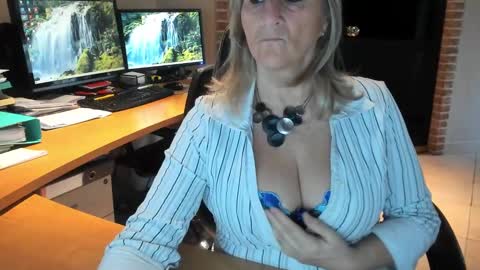 Snapshot of tammy4camfun chatting on January 2025 09:35:02 AM Tammy online show from January 2025 09:35:02 AM