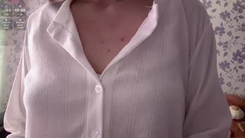 Mia online show from April 2026 04:08:02 AM