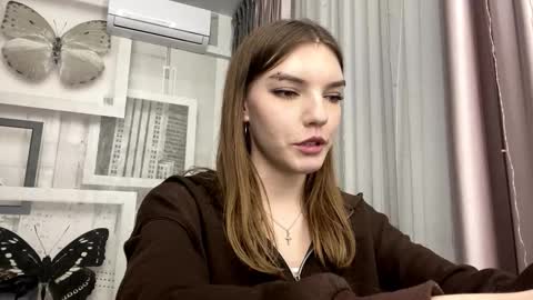 Mia online show from March 2026 04:03:02 PM