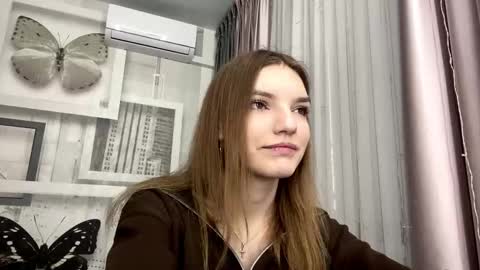 Mia online show from March 2026 10:45:02 AM