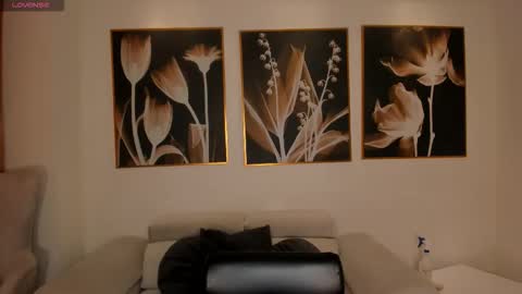 Tara Lawrence online show from February 2026 03:22:01 AM