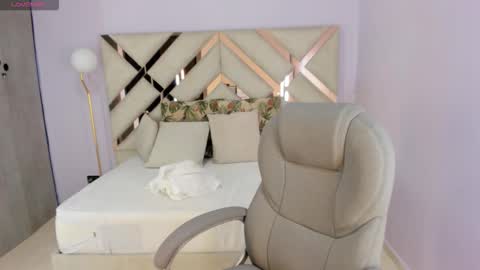 Tati Saldarriaga online show from November 2025 07:54:01 PM