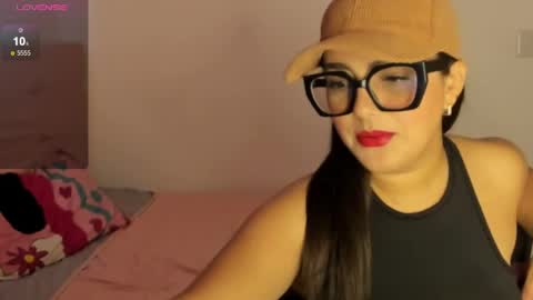 Snapshot of tatissdeliciuss chatting on April 2026 05:28:01 PM Tatiss online show from April 2026 05:28:01 PM