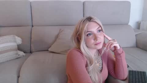 Snapshot of tattoobbgirl chatting on September 2025 06:54:01 PM tattoobbgirl online show from September 2025 06:54:01 PM