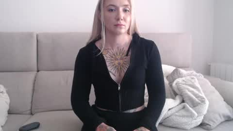 Snapshot of tattoobbgirl chatting on September 2025 12:43:02 PM tattoobbgirl online show from September 2025 12:43:02 PM