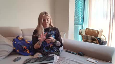 Snapshot of tattoobbgirl chatting on April 2026 02:18:01 PM tattoobbgirl online show from April 2026 02:18:01 PM