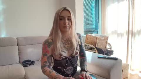 Snapshot of tattoobbgirl chatting on May 2026 03:28:02 PM tattoobbgirl online show from May 2026 03:28:02 PM