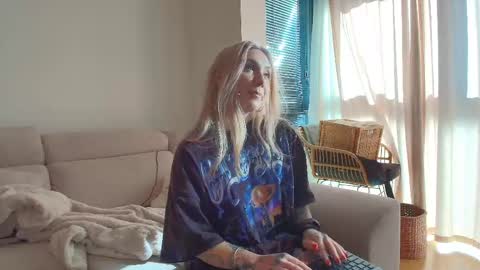 Snapshot of tattoobbgirl chatting on May 2026 04:17:02 PM tattoobbgirl online show from May 2026 04:17:02 PM