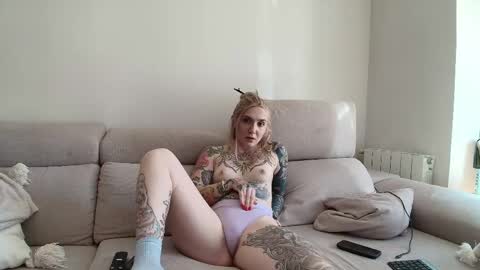 Snapshot of tattoobbgirl chatting on May 2026 02:54:01 PM tattoobbgirl online show from May 2026 02:54:01 PM
