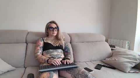 Snapshot of tattoobbgirl chatting on June 2026 05:11:02 PM tattoobbgirl online show from June 2026 05:11:02 PM