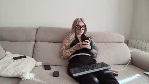 Snapshot of tattoobbgirl chatting on July 2026 04:56:01 PM tattoobbgirl online show from July 2026 04:56:01 PM
