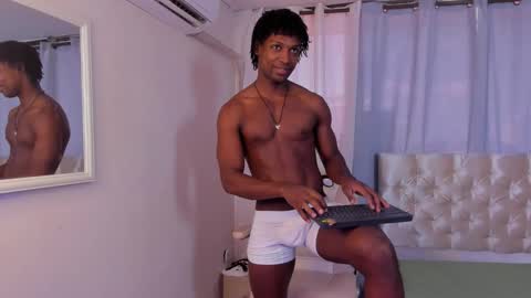 tau_montes online show from December 2025 05:20:01 PM