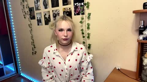 Snapshot of tawnyakriss chatting on March 2026 06:36:01 PM Lily online show from March 2026 06:36:01 PM