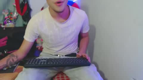 Snapshot of tayler_and_alina chatting on December 2024 02:33:01 AM MARCELO MILK online show from December 2024 02:33:01 AM