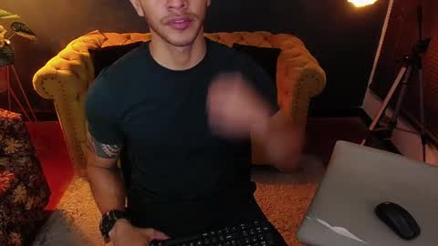 Tayler online show from December 2025 01:22:02 AM