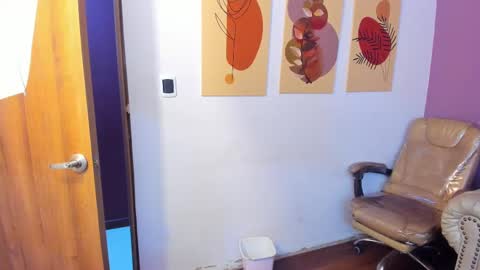 Taylor Bennet online show from October 2025 12:13:02 PM