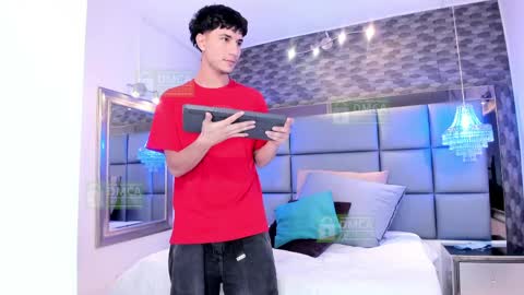 Snapshot of taylor_brooks_ chatting on May 2026 11:37:02 AM taylor_brooks_ online show from May 2026 11:37:02 AM